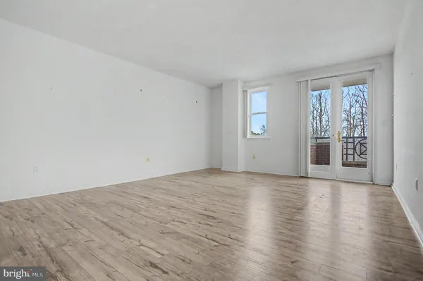 a sign that is on the wall of the building