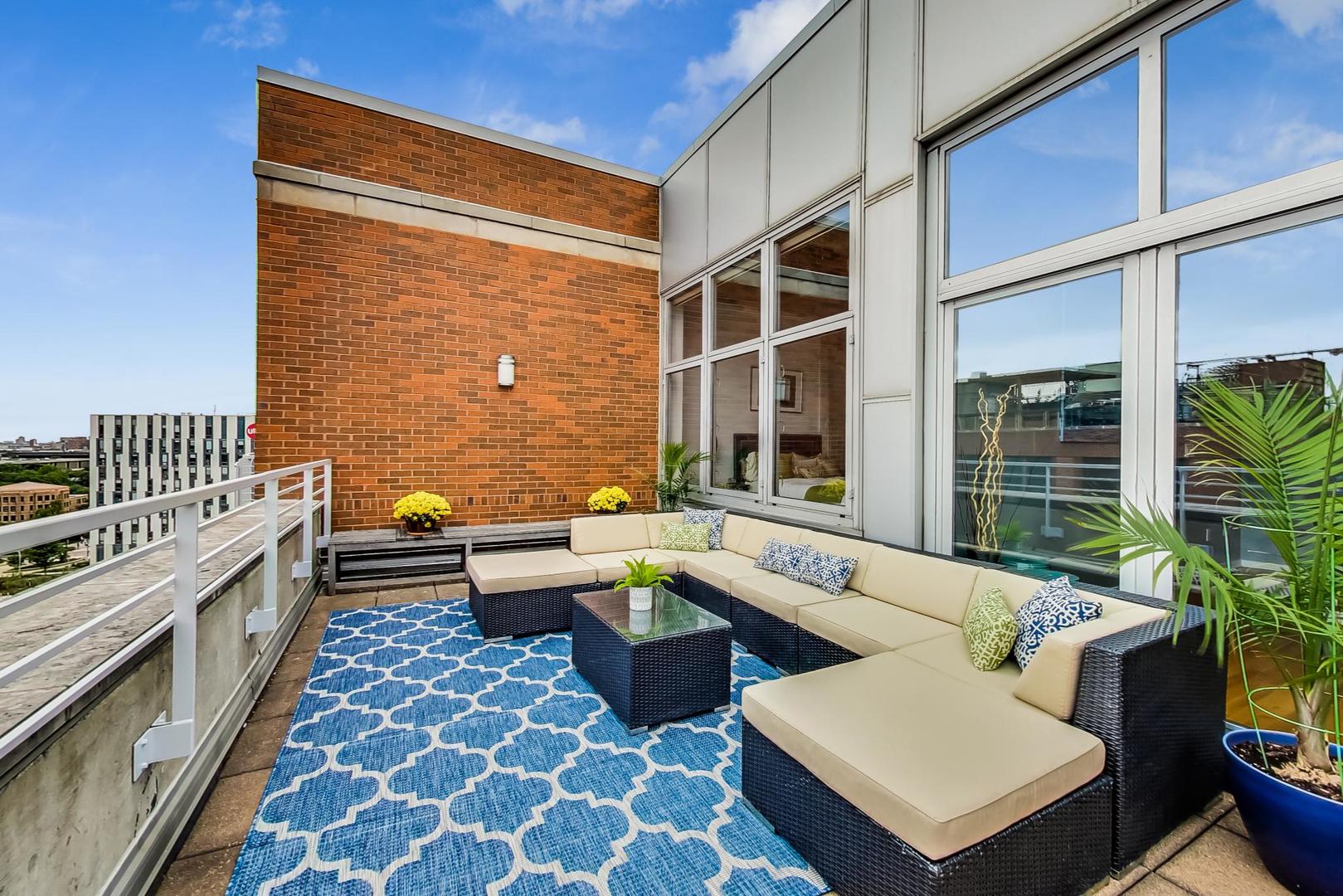 933 West Van Buren Street, Unit 903 Chicago, IL 60607 - Photo 11 of 50 a building outdoor space with patio furniture