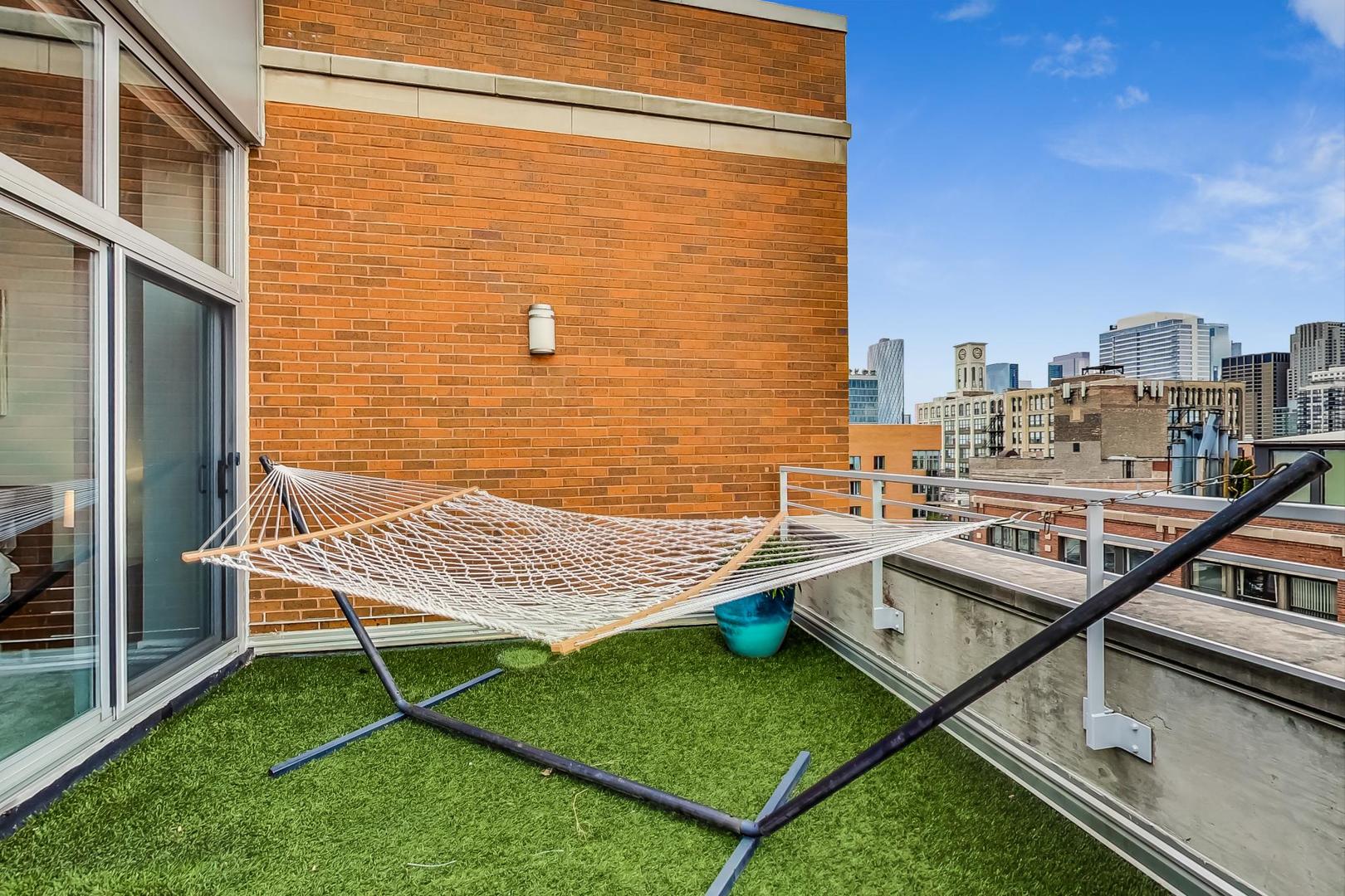 933 West Van Buren Street, Unit 903 Chicago, IL 60607 - Photo 15 of 50 a view of a terrace with chairs