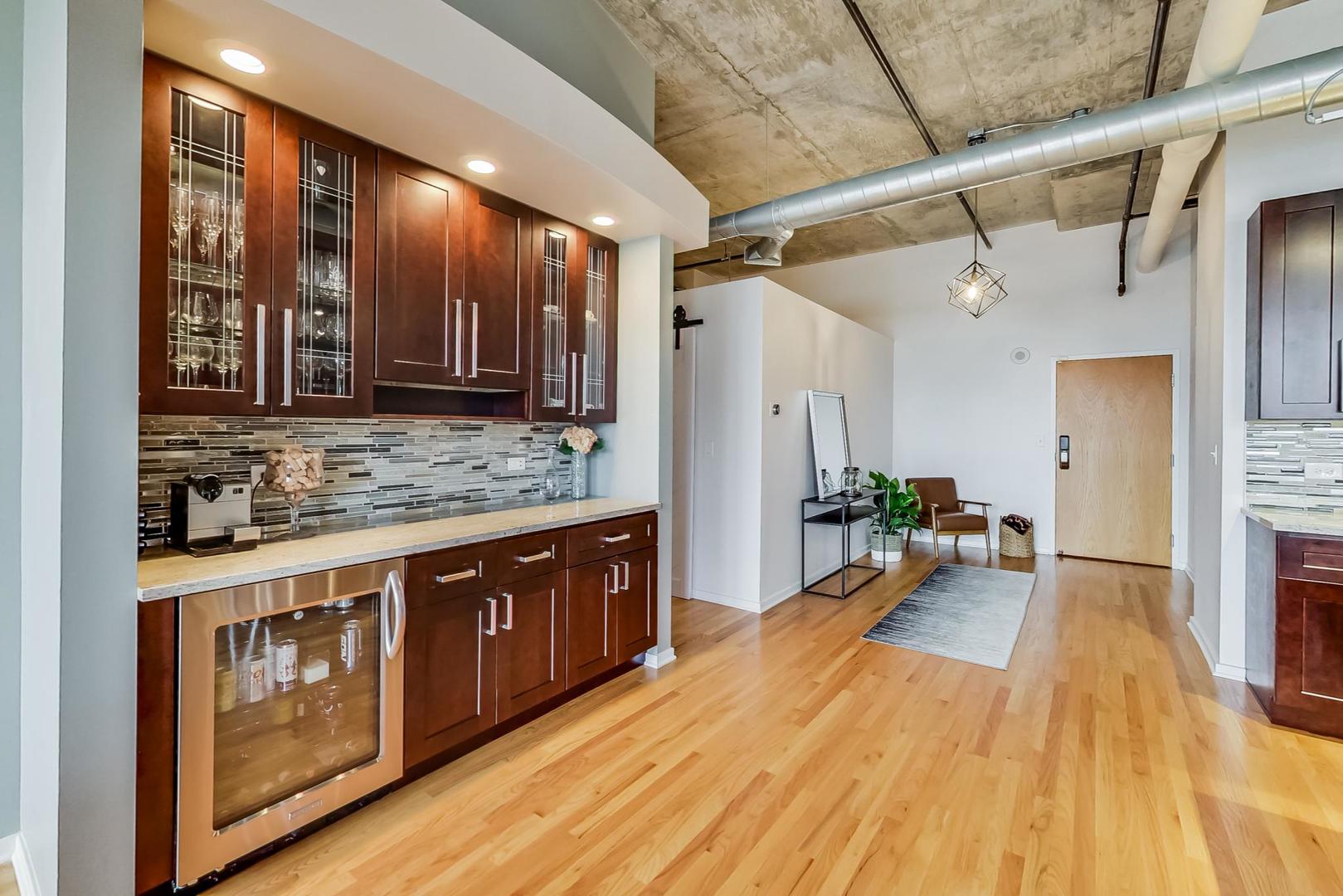 933 West Van Buren Street, Unit 903 Chicago, IL 60607 - Photo 17 of 50 a large kitchen with stainless steel appliances a large counter top