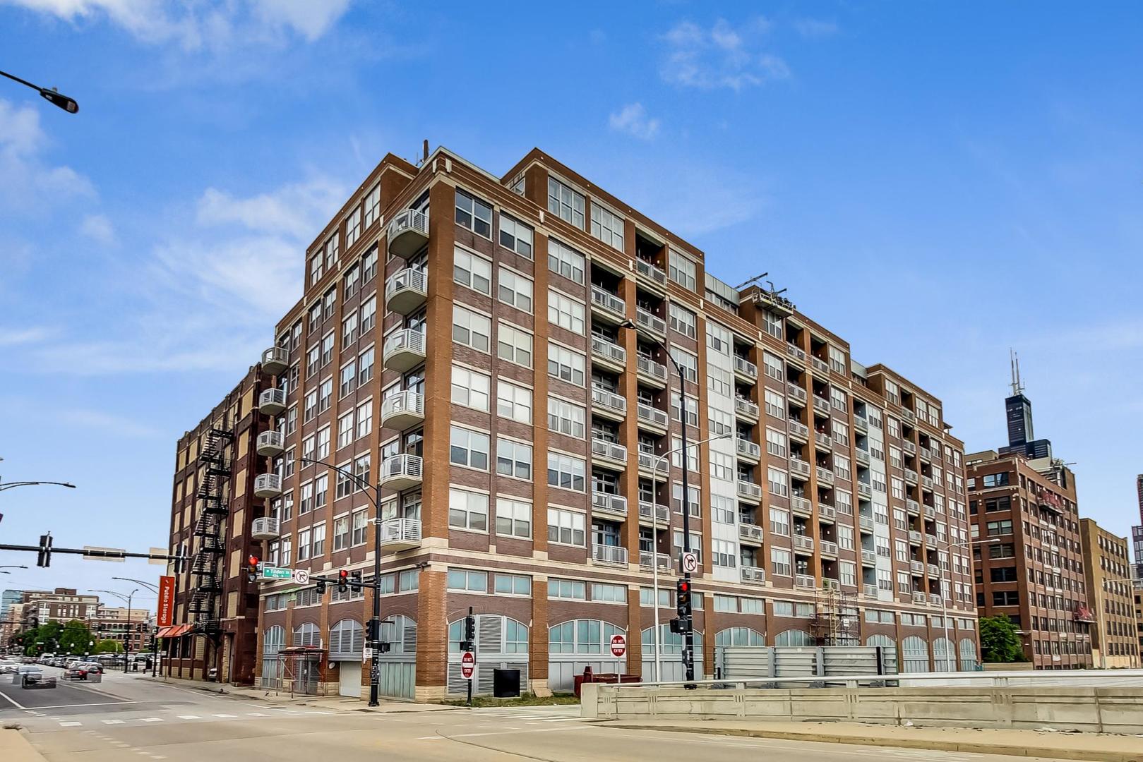 933 West Van Buren Street, Unit 903 Chicago, IL 60607 - Photo 49 of 50 a front view of a building