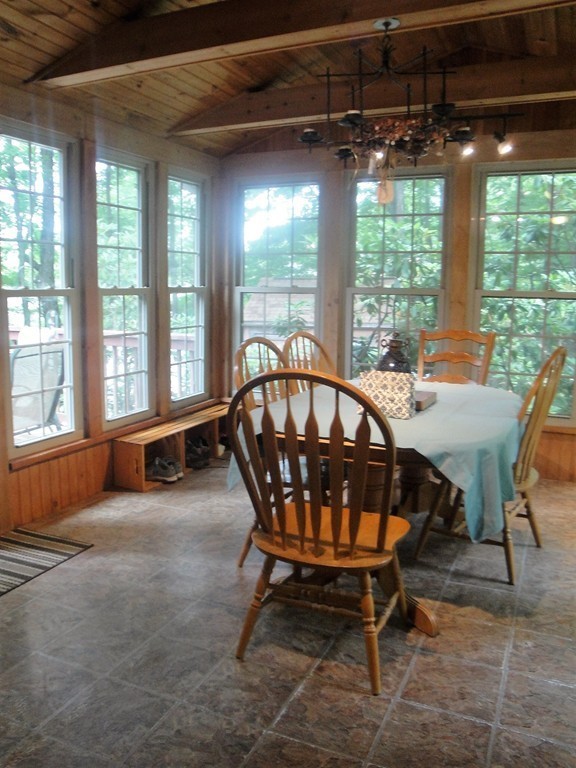 240 Arnold Road Sturbridge, MA 01518 - Photo 4 of 27