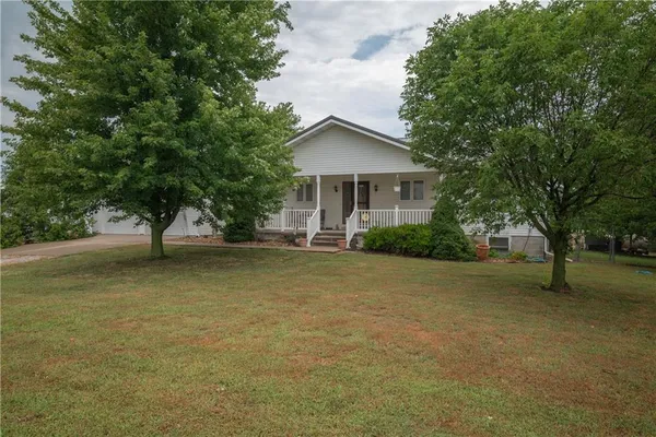 $1,290,000 | 619 North N Highway, Lamar, MO 64759