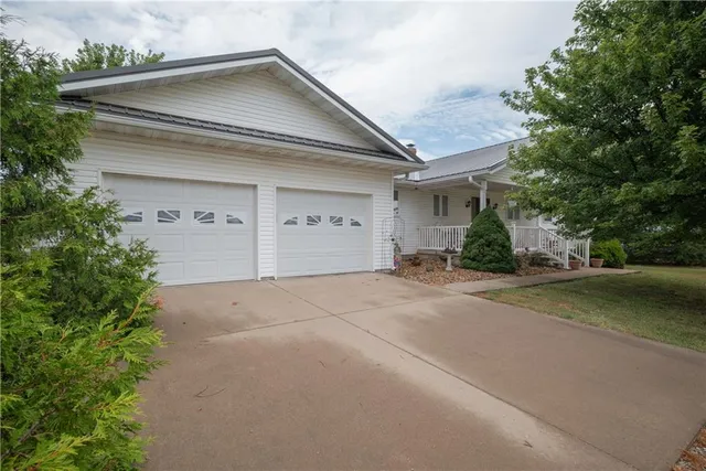 $1,290,000 | 619 North N Highway, Lamar, MO 64759