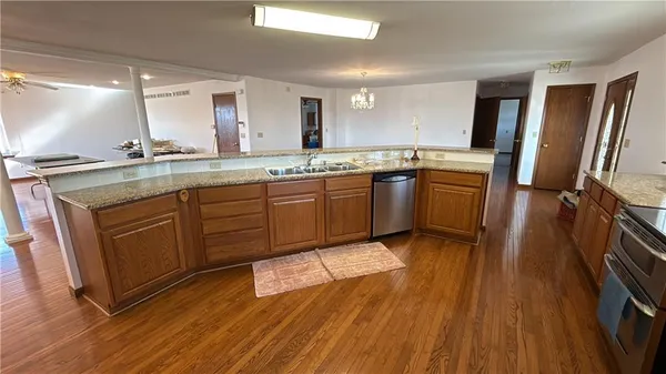 $1,290,000 | 619 North N Highway, Lamar, MO 64759