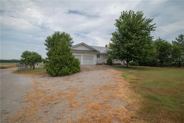 $1,290,000 | 619 North N Highway, Lamar, MO 64759