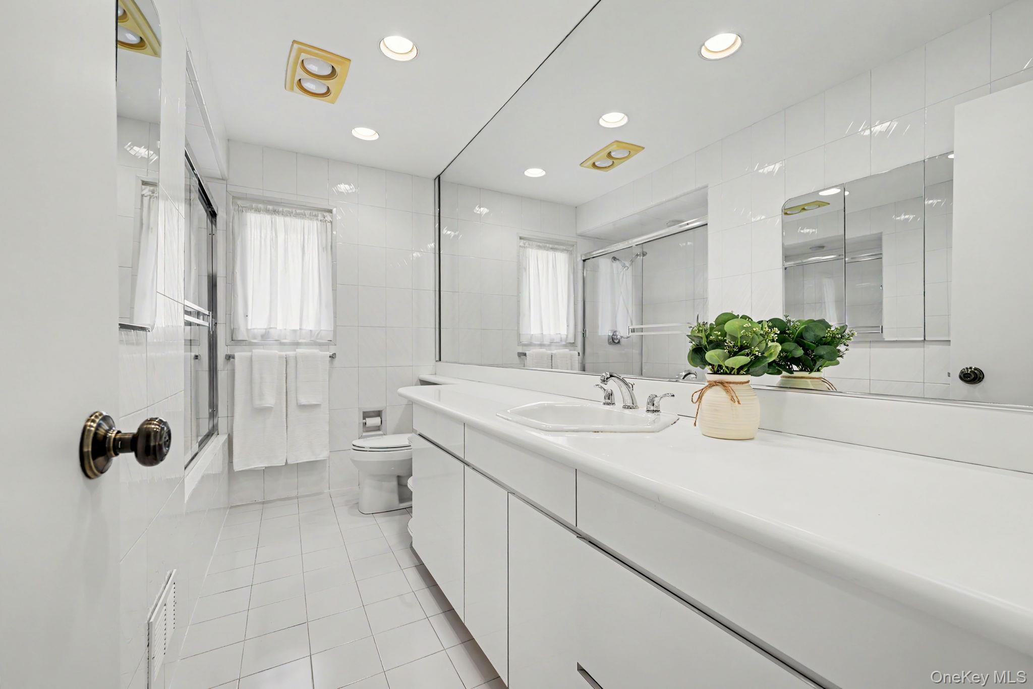 38 Aspen Road New Rochelle, NY 10804 - Photo 14 of 25