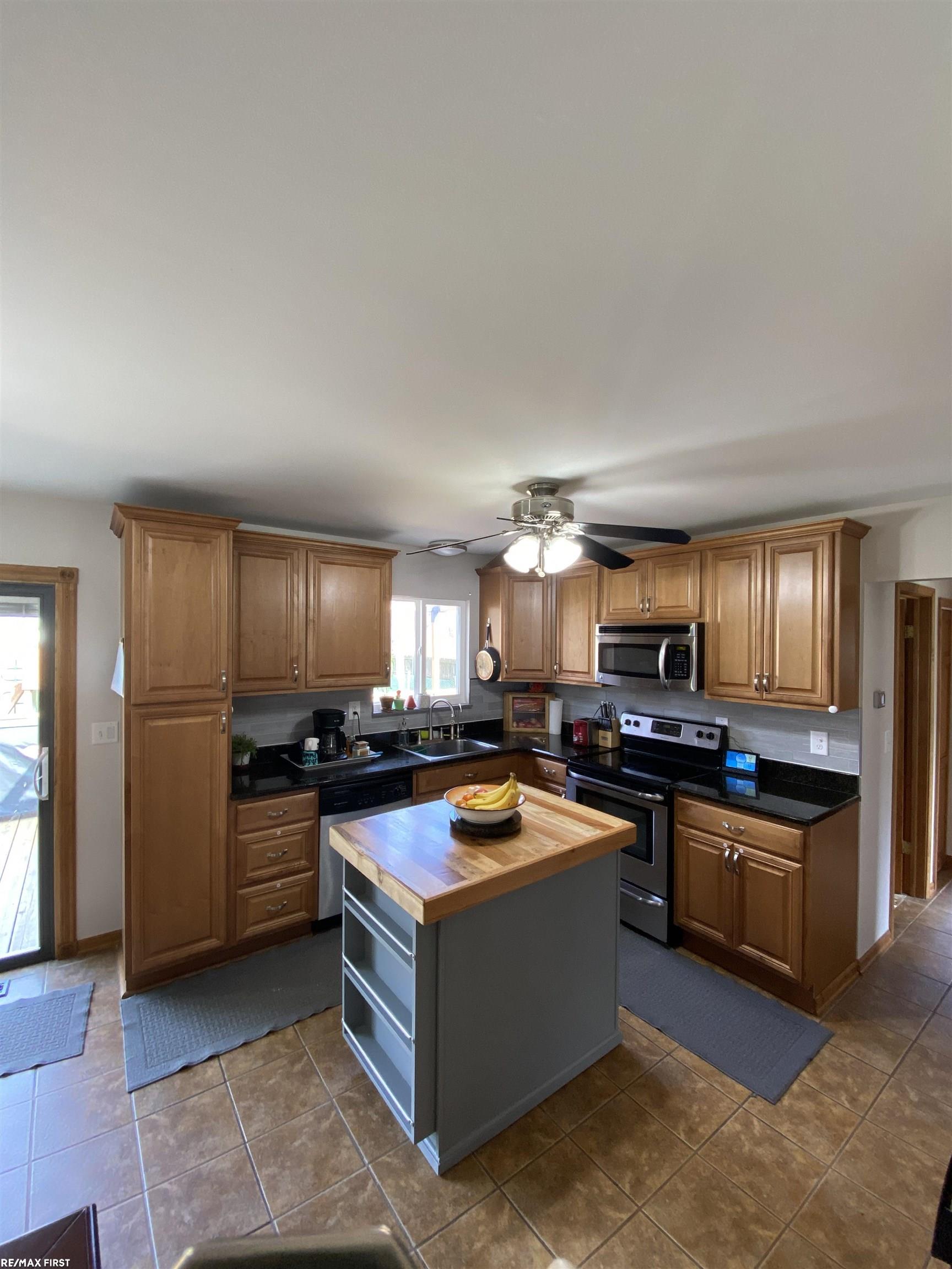 4339 County Line Road Casco, MI 48064 - Photo 20 of 34 50137512-ad99ca5a-c4be-415a-a602-6c6ea4b9b466.JPG