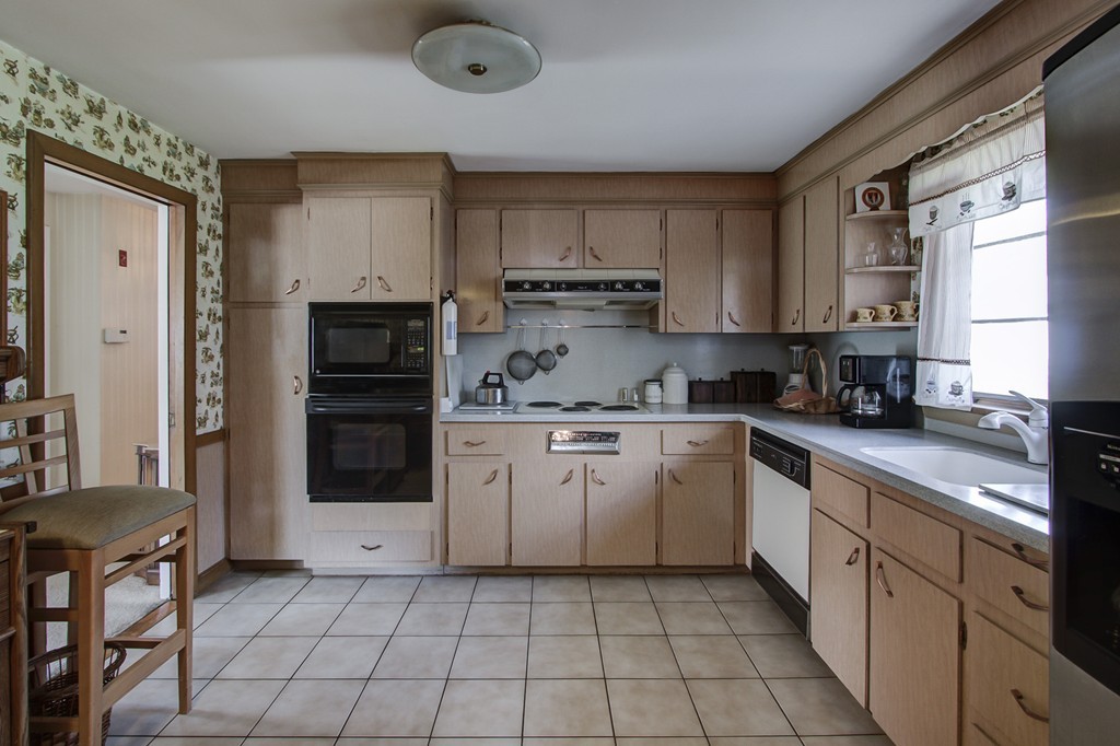 55 Tomahawk Road Arlington, MA 02474 - Photo 4 of 22 a kitchen with a stove a sink and a refrigerator