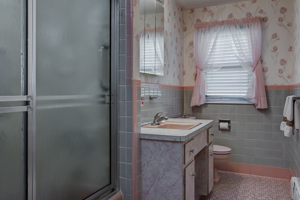 55 Tomahawk Road Arlington, MA 02474 - Photo 10 of 22 a bathroom with a sink a toilet and shower