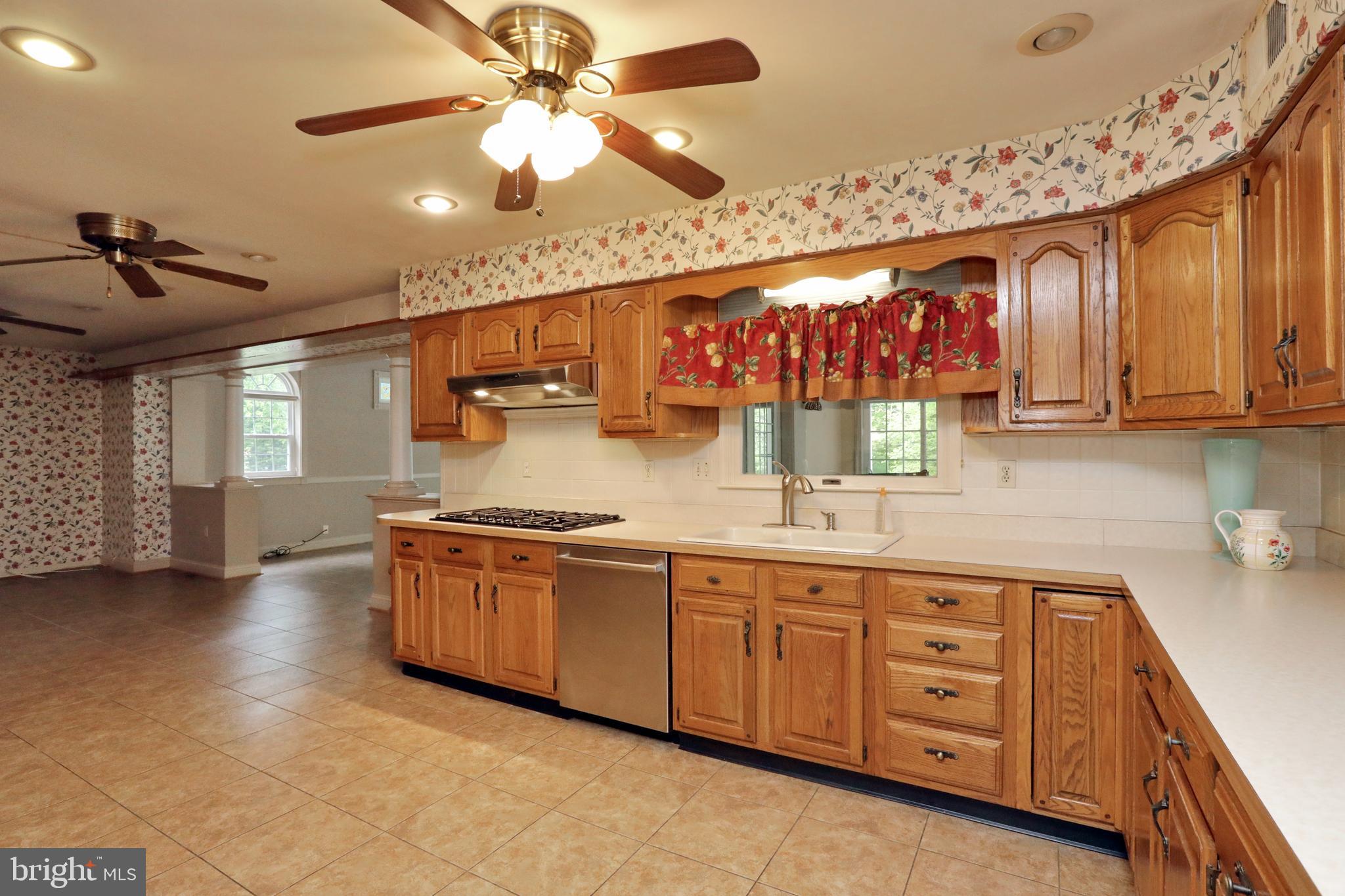 9154 Preference Drive La Plata, MD 20646 - Photo 17 of 65 Large eat-in kitchen