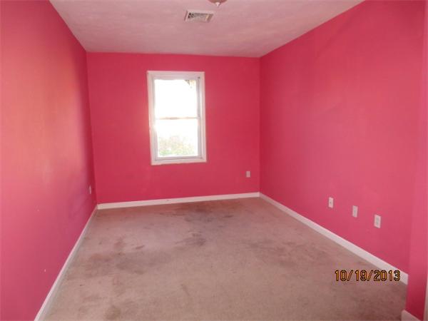 35 Houghton Street Worcester, MA 01604 - Photo 18 of 22 an empty room