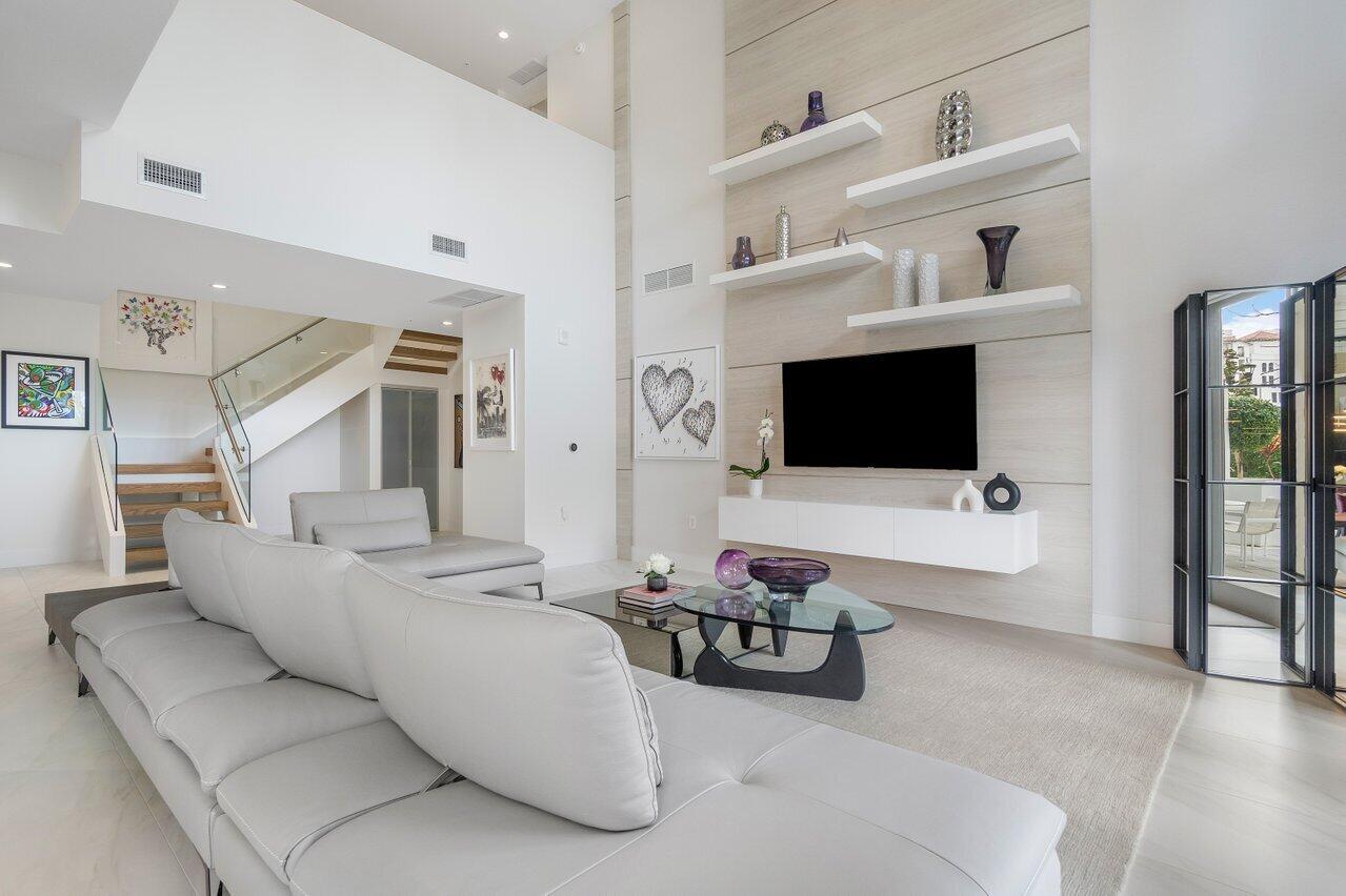 155 East Boca Raton Road, Unit TH2 Boca Raton, FL 33432 - Photo 5 of 63 009-155EastBocaRatonRoad-TH2-BocaRaton-F