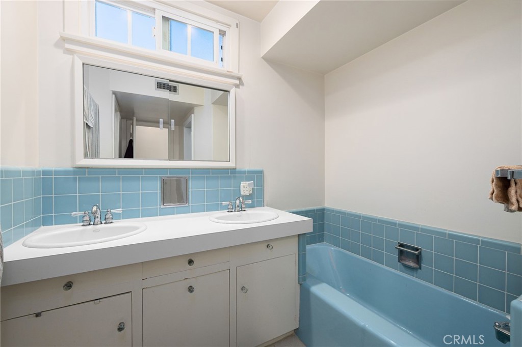2964 Lombardy Road Pasadena, CA 91107 - Photo 36 of 69 a bathroom with a sink and a bathtub
