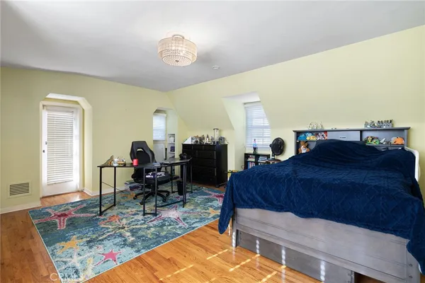 a view of a livingroom with furniture and windows