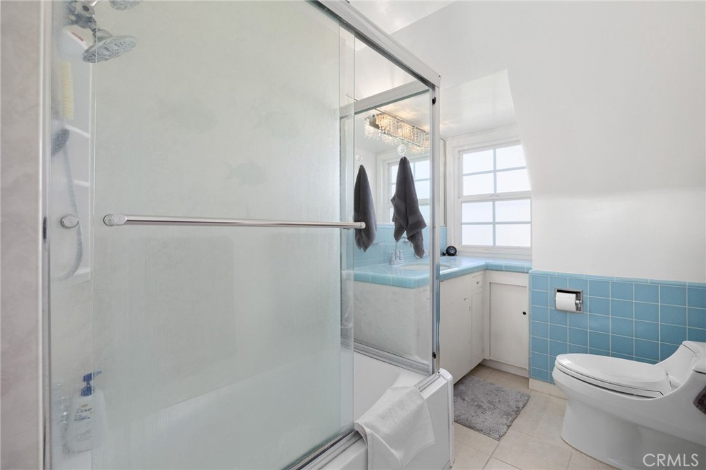 2964 Lombardy Road Pasadena, CA 91107 - Photo 42 of 69 a bathroom with a toilet sink and mirror