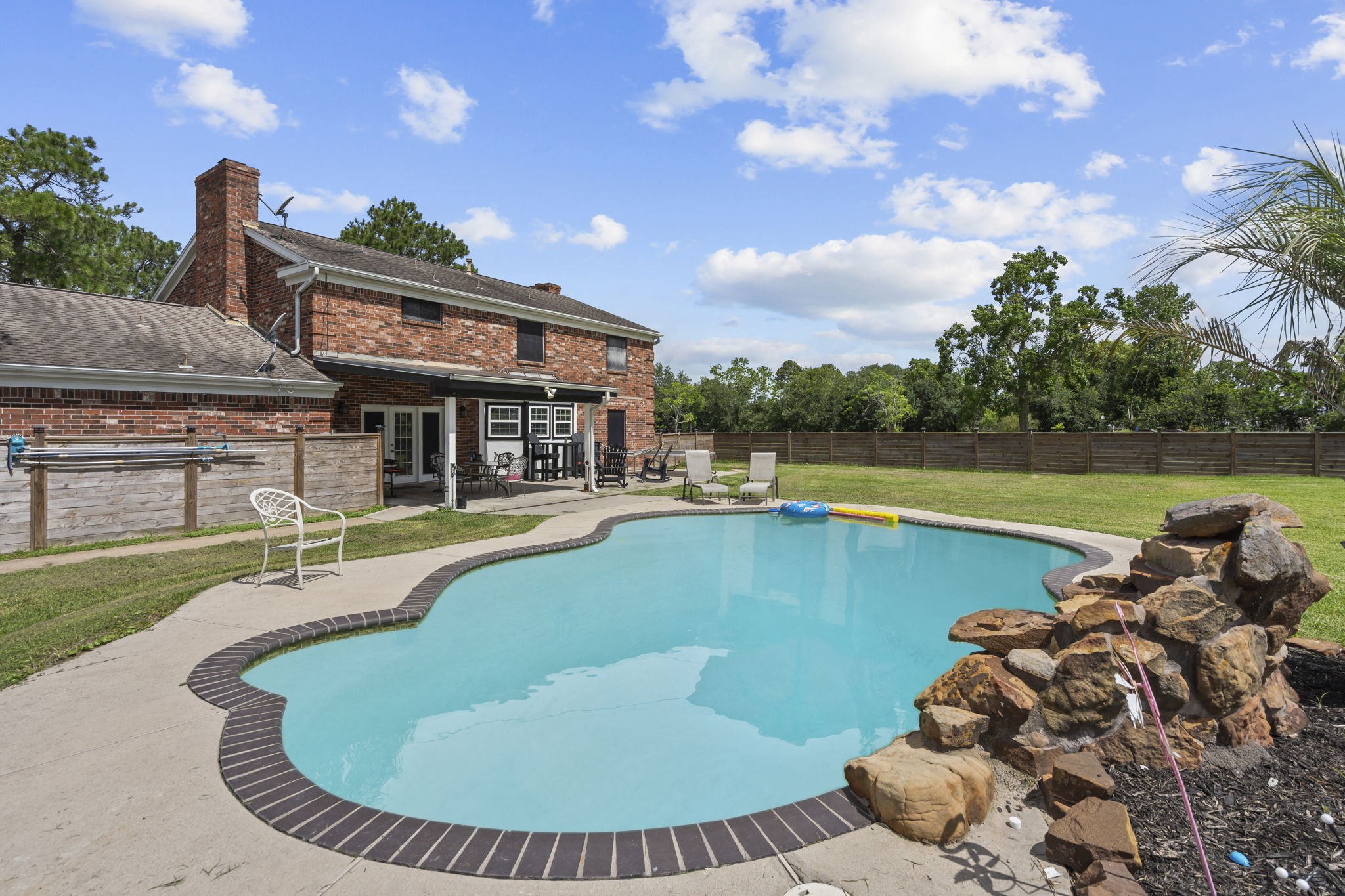 7009 Avenue R Santa Fe, TX 77510 - Photo 2 of 48 Look at this yard!