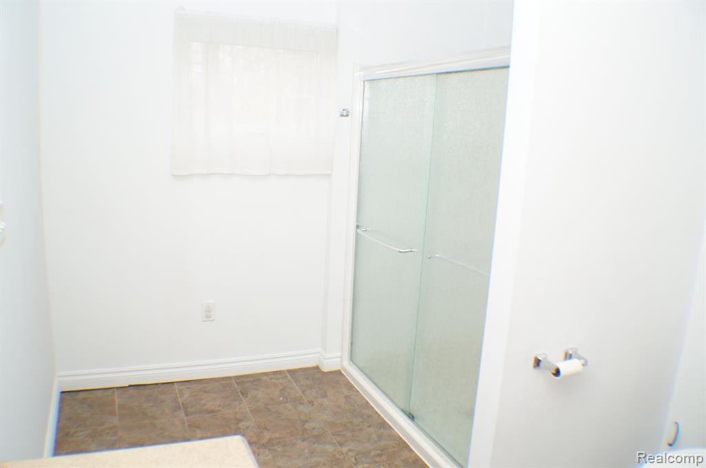 301 Nawakwa Road Rochester Hills, MI 48307 - Photo 11 of 51