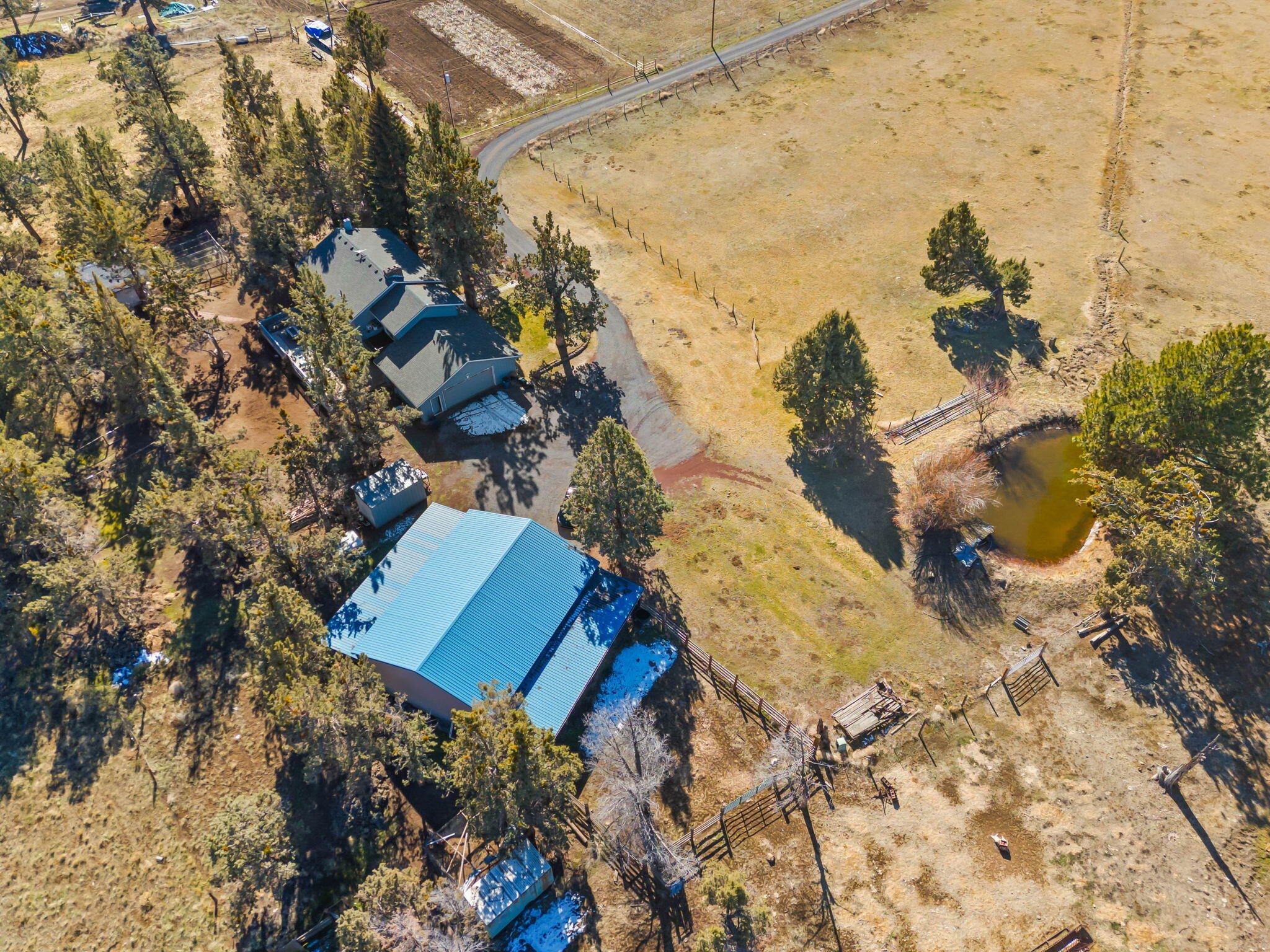 63480 Hughes Road Bend, OR 97701 - Photo 36 of 61 36-web-or-mls-35