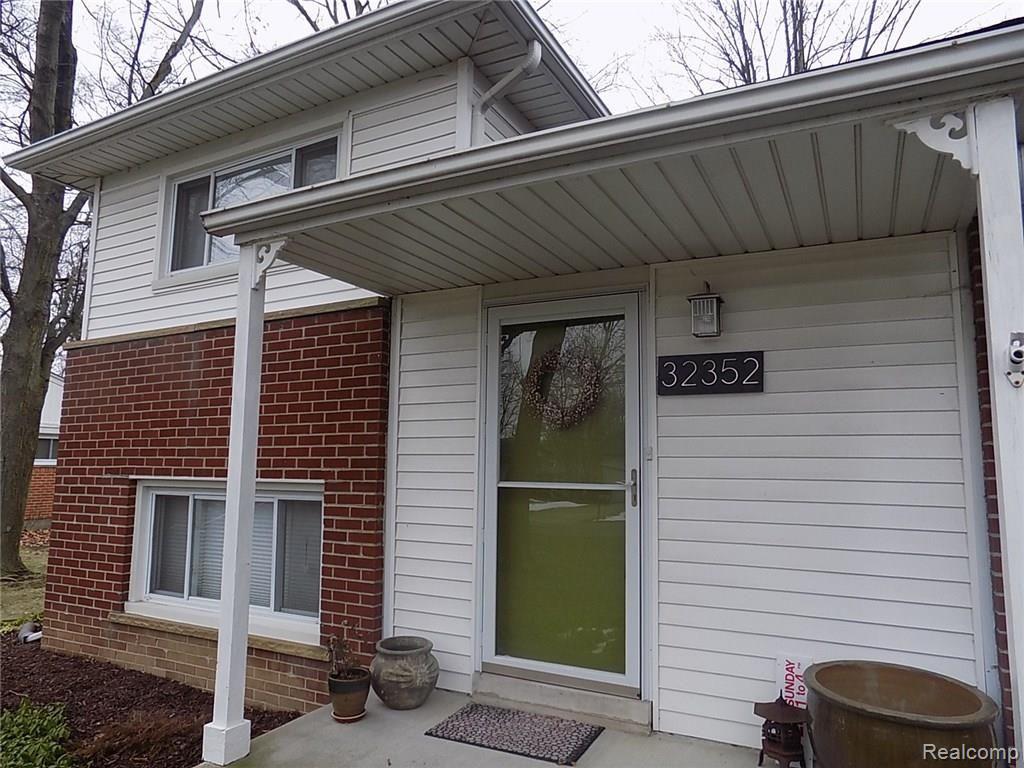 32352 Hearthstone Road Farmington Hills, MI 48334 - Photo 4 of 31