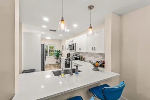 $69,500 | 10 Southport Lane, Unit F, Boynton Beach, FL 33436