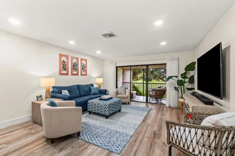 $69,500 | 10 Southport Lane, Unit F, Boynton Beach, FL 33436