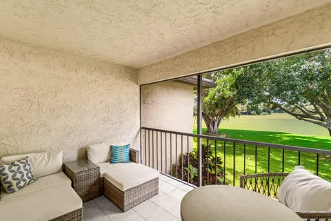 $69,500 | 10 Southport Lane, Unit F, Boynton Beach, FL 33436