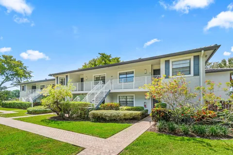 $69,500 | 10 Southport Lane, Unit F, Boynton Beach, FL 33436