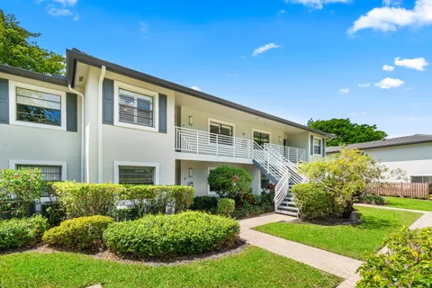 $69,500 | 10 Southport Lane, Unit F, Boynton Beach, FL 33436