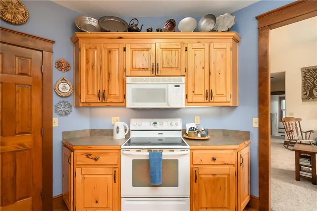 $619,500 | 3386 Linn Road, Perry, KS 66073