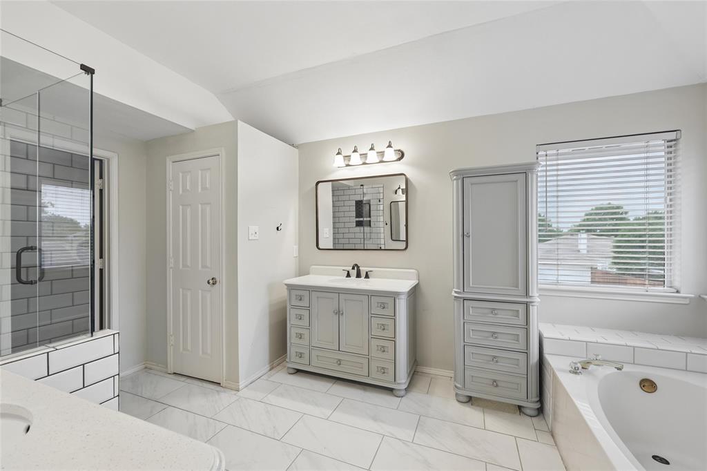 828 Rockefeller Lane Allen, TX 75002 - Photo 18 of 31 a spacious bathroom with a tub sink and mirror