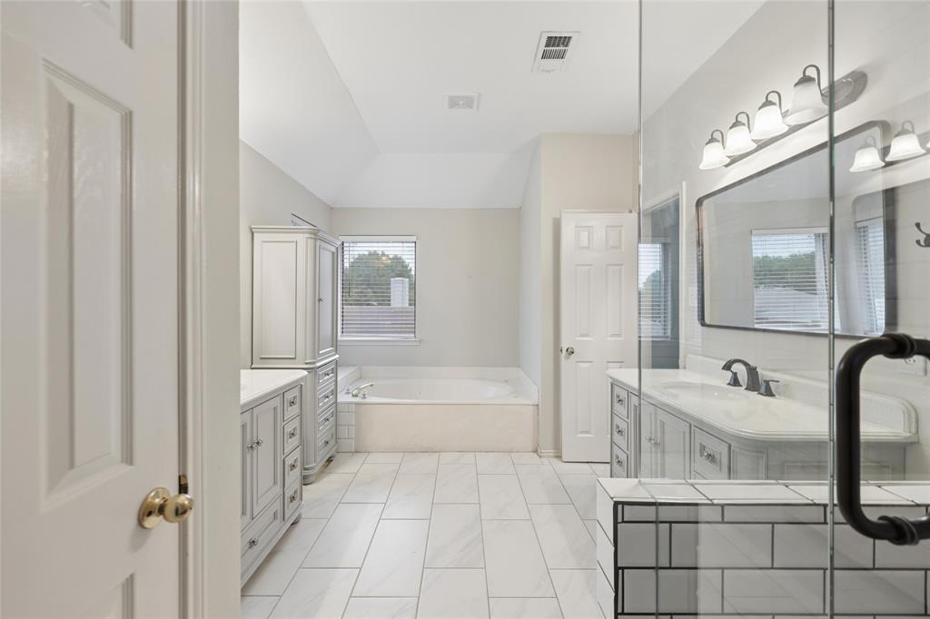 828 Rockefeller Lane Allen, TX 75002 - Photo 19 of 31 a spacious bathroom with a tub sink and mirror