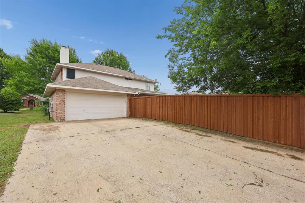 828 Rockefeller Lane Allen, TX 75002 - Photo 28 of 31 front view of a house with a garage