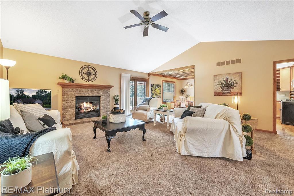4089 West Maple Road Wixom, MI 48393 - Photo 6 of 46