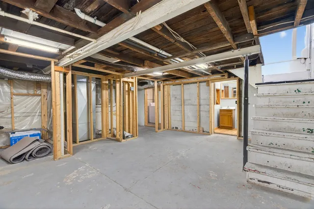 a view of room with an empty space