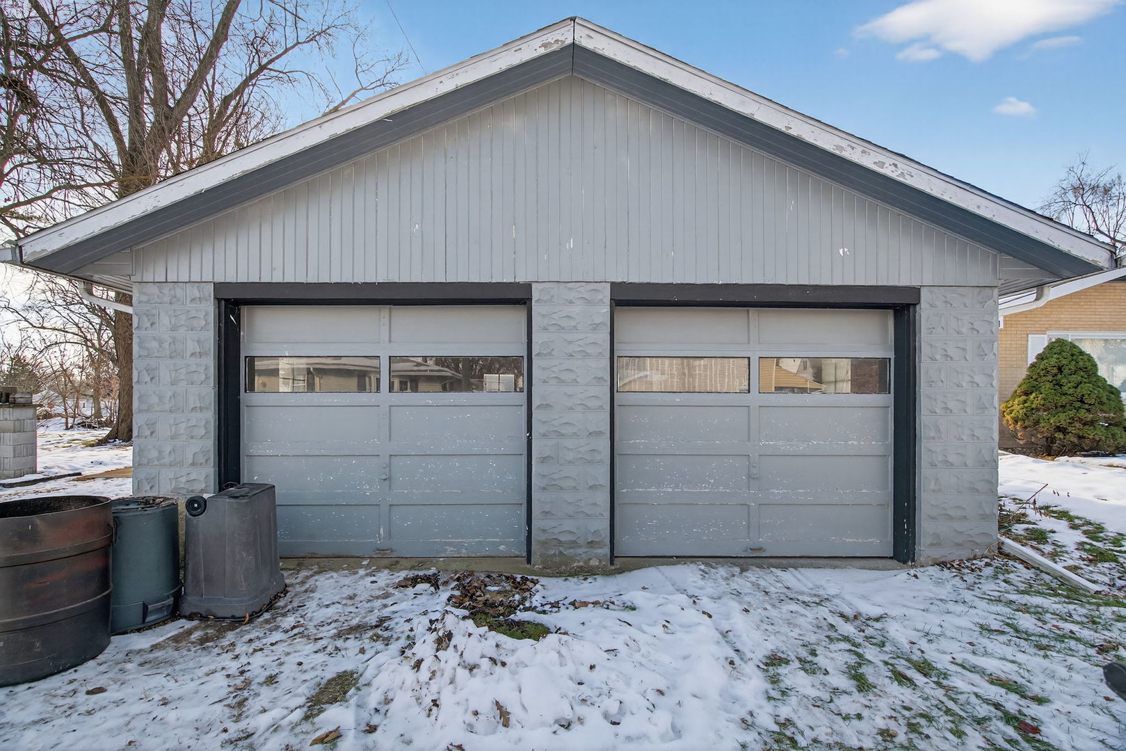 525 Byron Street Wilmington, IL 60481 - Photo 18 of 19 a backyard of a house