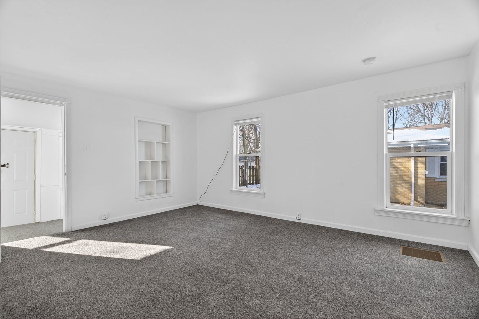 525 Byron Street Wilmington, IL 60481 - Photo 7 of 19 an empty room with windows