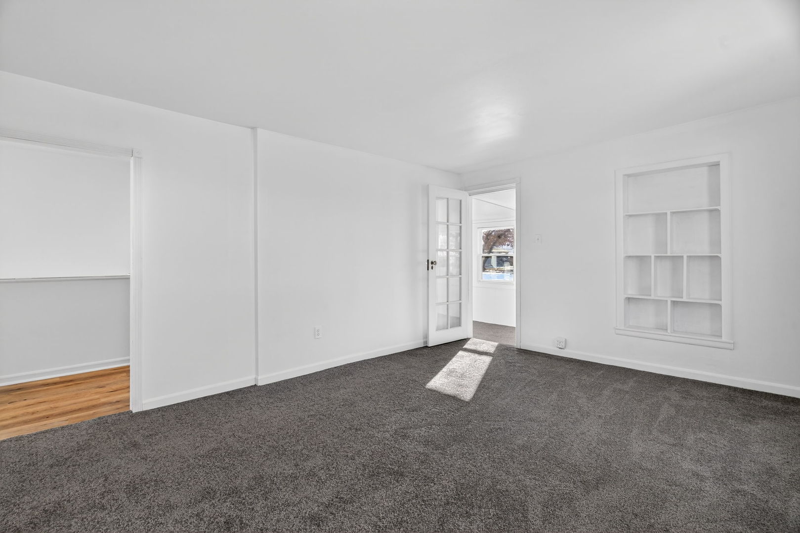 525 Byron Street Wilmington, IL 60481 - Photo 8 of 19 an empty room with windows