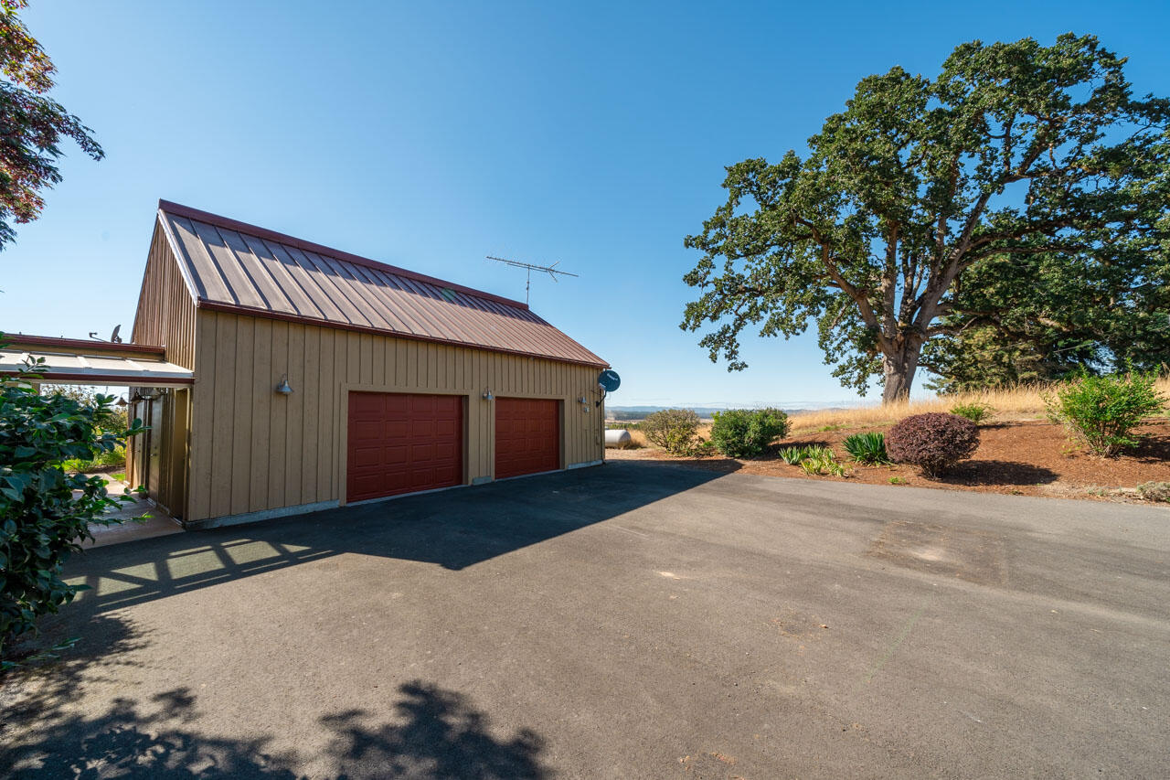 8290 Helmick Road Monmouth, OR 97361 - Photo 11 of 77 8290-Helmick-Rd-11