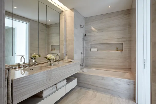 $4,350,000 | 200 East 59th Street, Unit 30D | Midtown East