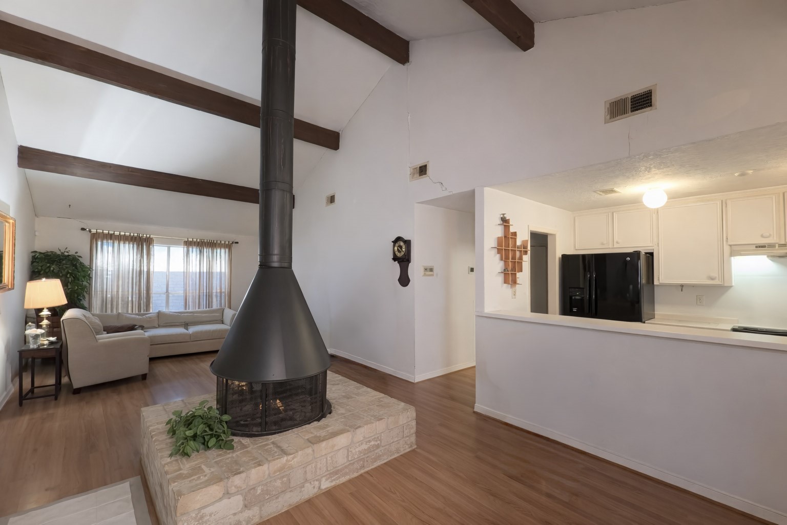 8650 Maplecrest Drive Houston, TX 77099 - Photo 4 of 15 a living room with furniture and a flat screen tv