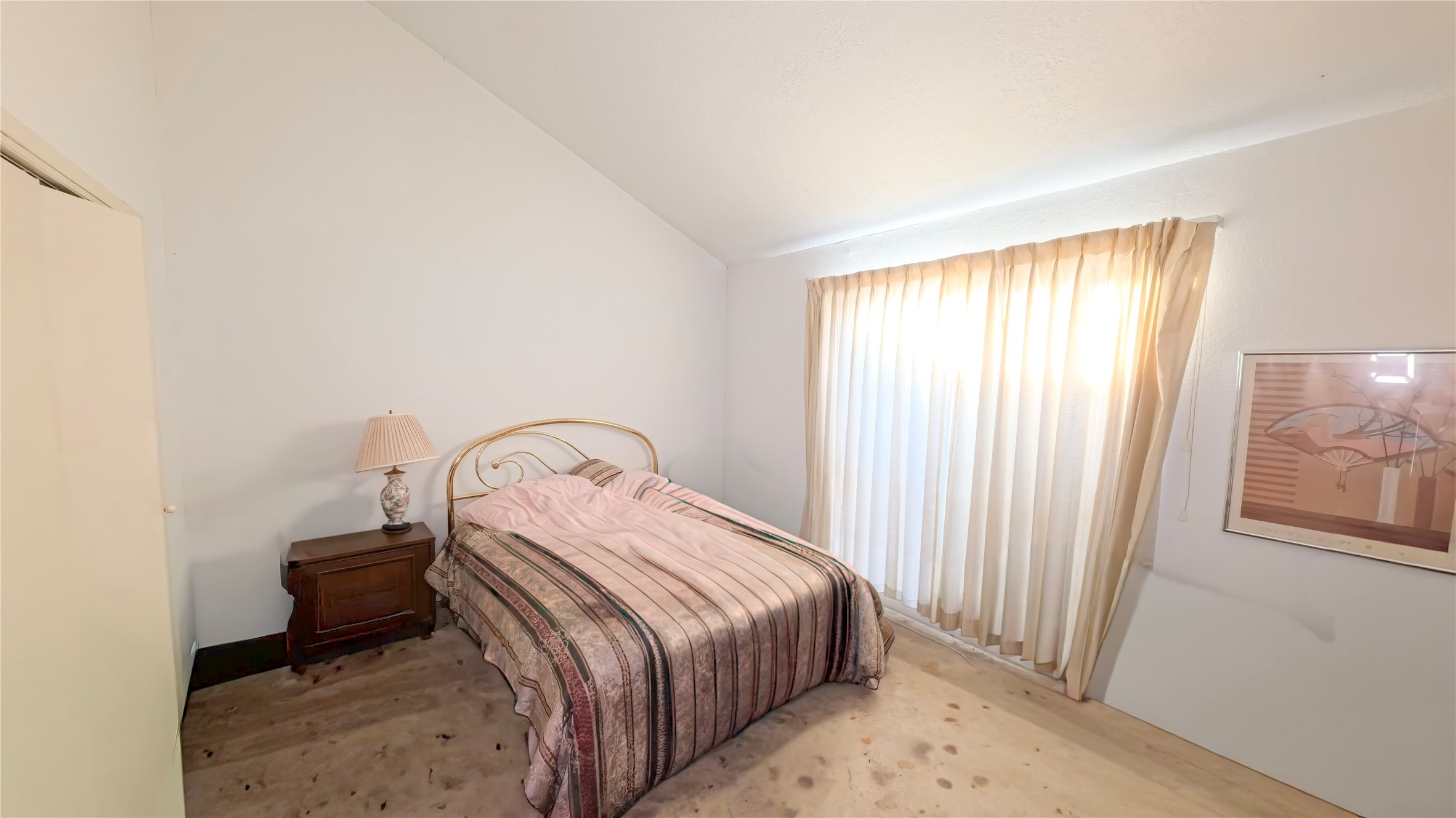 8650 Maplecrest Drive Houston, TX 77099 - Photo 7 of 15 a bedroom with a bed and a window