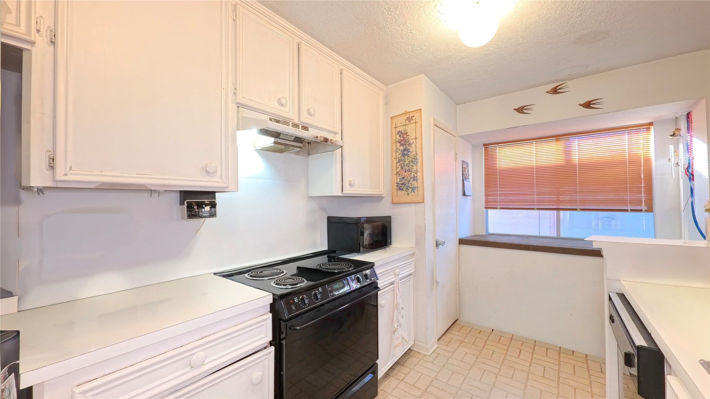 8650 Maplecrest Drive Houston, TX 77099 - Photo 9 of 15 a kitchen with stainless steel appliances granite countertop a stove and a refrigerator