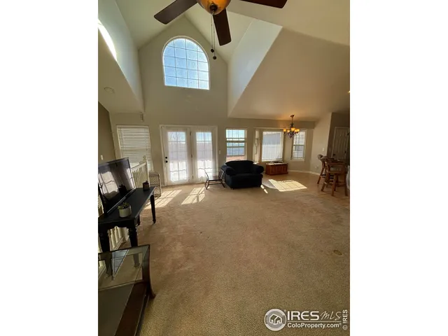 a view of livingroom with furniture