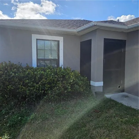 $1,200 | 2020 Northeast 6th Street, Cape Coral, FL 33909
