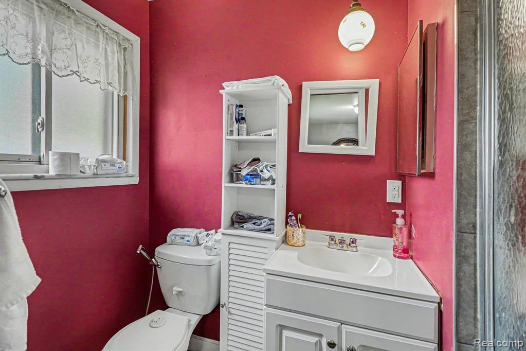 11422 Common Road Warren, MI 48093 - Photo 14 of 17