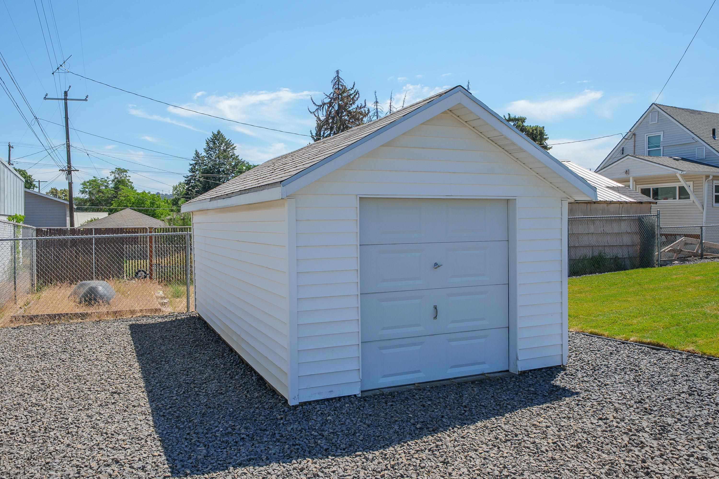 2011 East Longfellow Avenue Spokane, WA 99207 - Photo 39 of 40