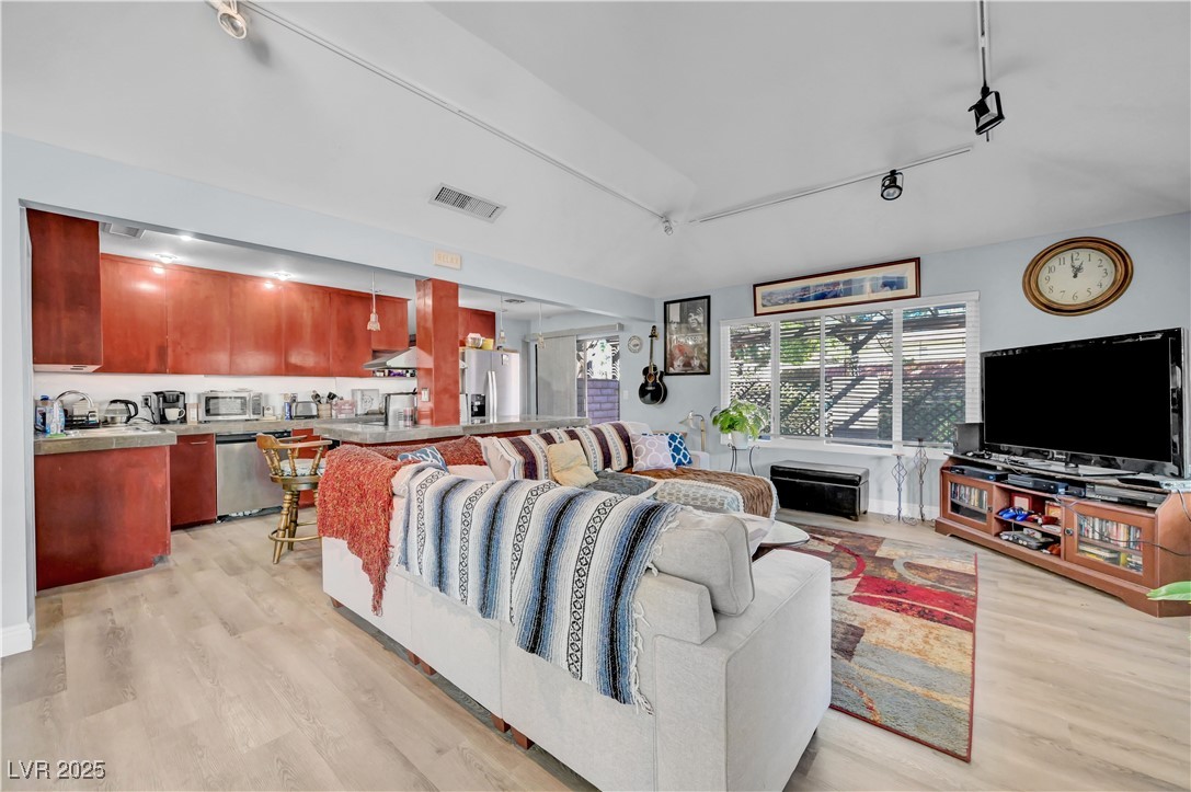 639 Pepper Tree Circle Henderson, NV 89014 - Photo 4 of 48