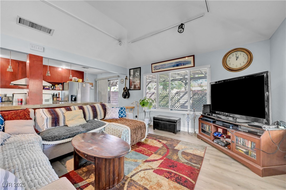 639 Pepper Tree Circle Henderson, NV 89014 - Photo 6 of 48