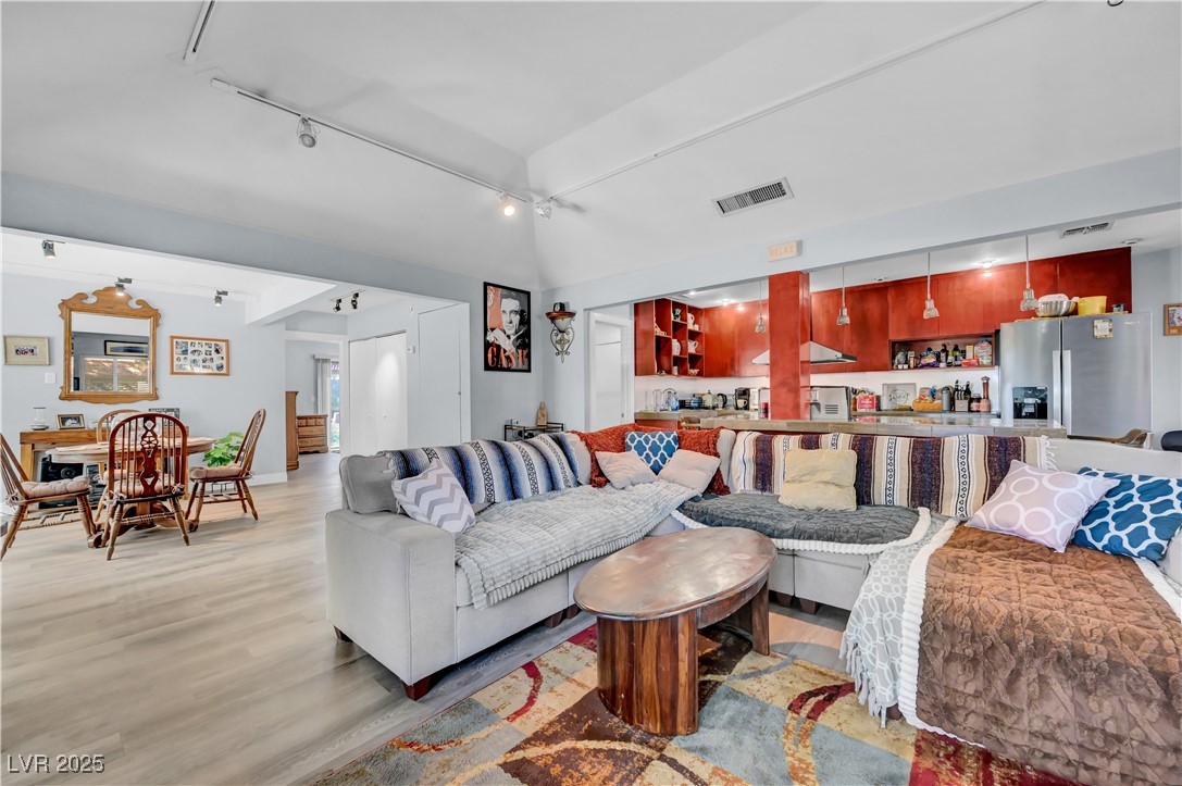 639 Pepper Tree Circle Henderson, NV 89014 - Photo 7 of 48